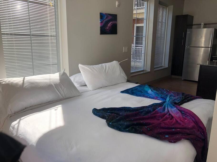 King Size Studio In Heart Of Downtown Колумбус Экстерьер фото